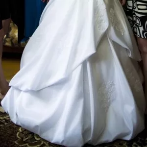 Продам белое свадебное платье,  размер 44-46