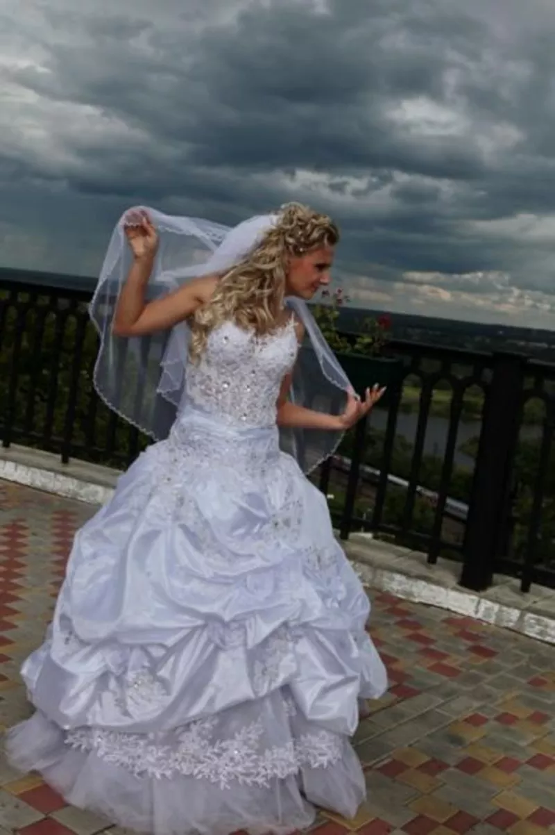 Продаётся свадебное платье из последней коллекции 2010 года 